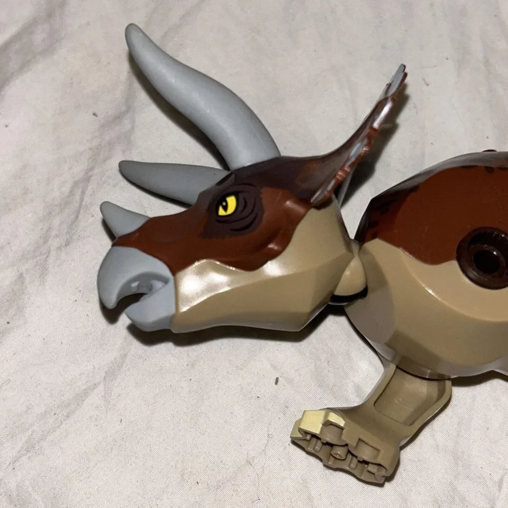 Lego Triceratops Minifigure Triceratops Trapper Dinosaur 5885 2010 Missing 2 Leg